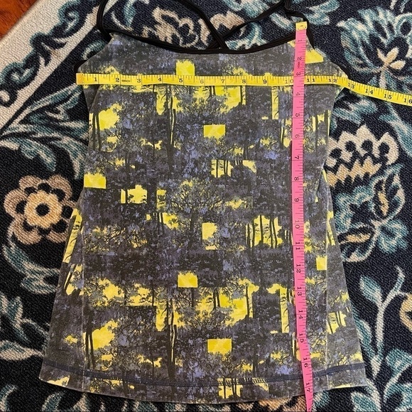 *Camisole Cut Out Back Built in bra Tank, XS - Picture 4 of 5